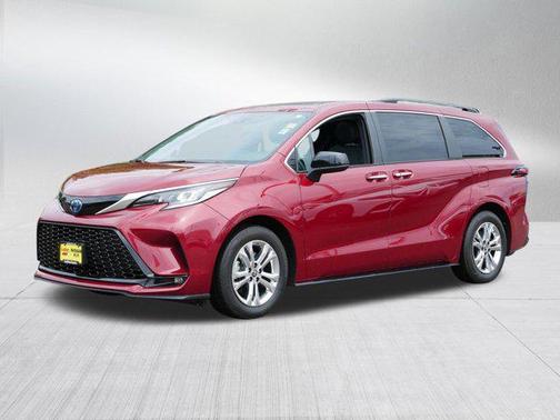 2022 Toyota Sienna XSE 7 Passenger