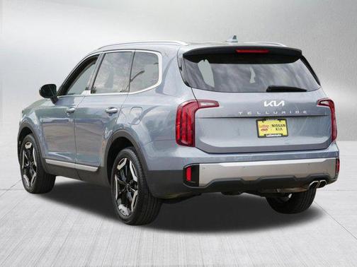 Everlasting Silver 2025 Kia Telluride S