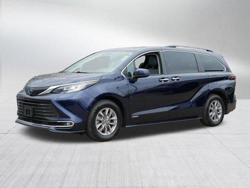 2021 Toyota Sienna XLE 7 Passenger