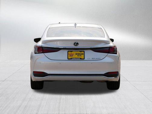 2022 Lexus ES 250 Base