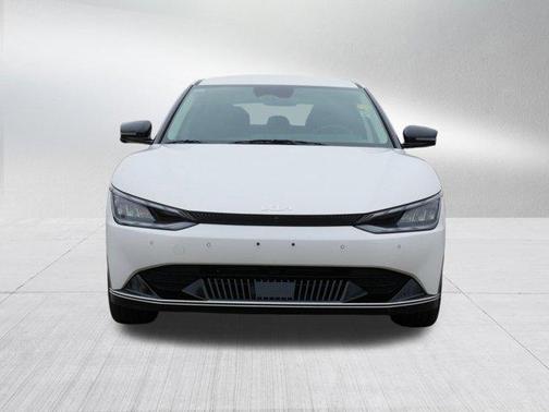 Snow White Pearl 2024 Kia EV6 Wind