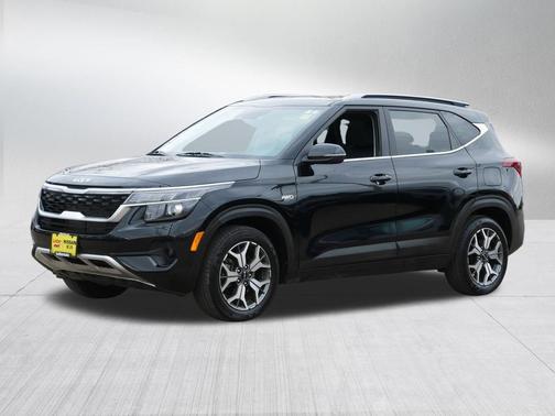 Cherry Black 2023 Kia Seltos EX