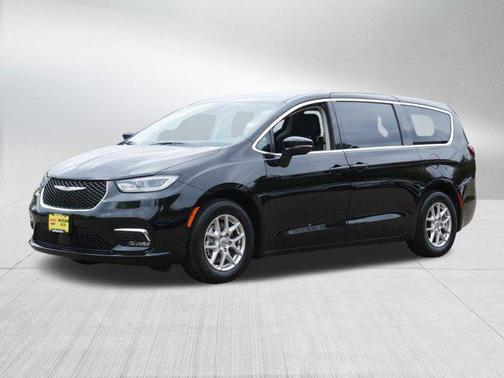 Diamond Black Crystal Pearlcoat 2024 Chrysler Pacifica Touring L