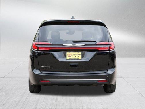 Diamond Black Crystal Pearlcoat 2024 Chrysler Pacifica Touring L