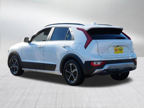 Snow White Pearl 2023 Kia Niro EX