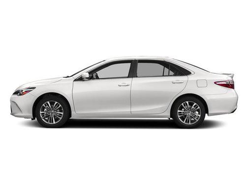 Super White 2017 Toyota Camry SE