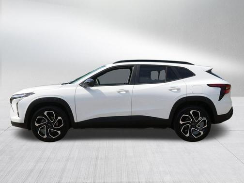 Summit White 2025 Chevrolet Trax FWD 2RS