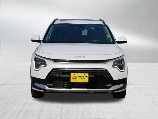 Snow White Pearl 2023 Kia Niro Touring