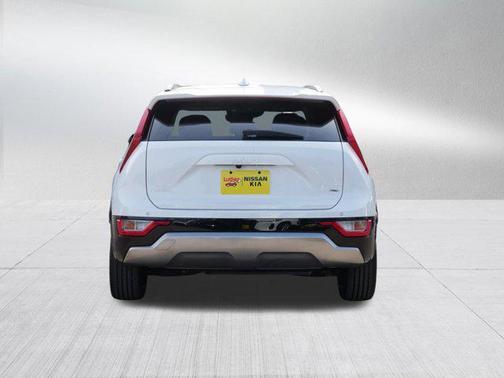 Snow White Pearl 2023 Kia Niro Touring