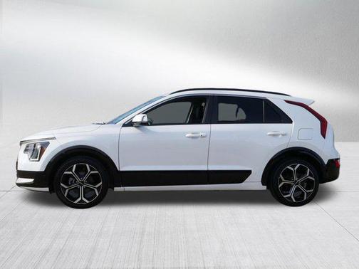 Snow White Pearl 2023 Kia Niro Touring