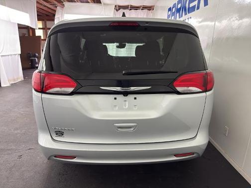 2024 Chrysler Voyager LX