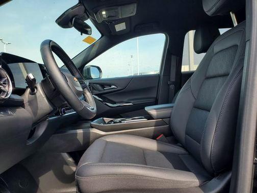 Mosaic Black Metallic 2026 Chevrolet Equinox LT