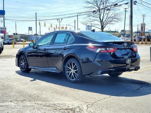 2022 Toyota Camry SE