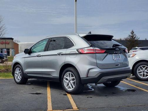 Iconic Silver Metallic 2024 Ford Edge SEL