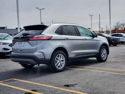 Iconic Silver Metallic 2024 Ford Edge SEL