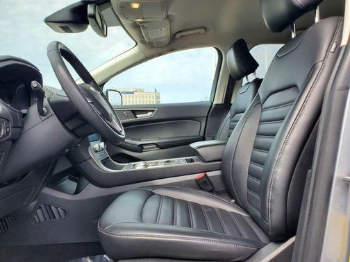 Iconic Silver Metallic 2024 Ford Edge SEL