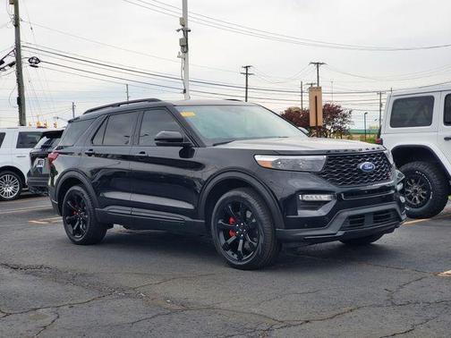 Black Metallic 2024 Ford Explorer ST