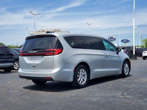 Silver Mist Clearcoat 2023 Chrysler Pacifica Touring-L