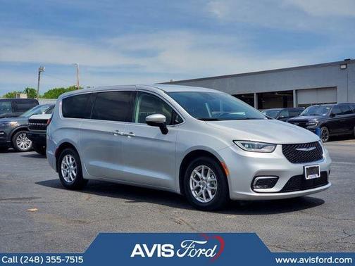 Silver Mist Clearcoat 2023 Chrysler Pacifica Touring-L