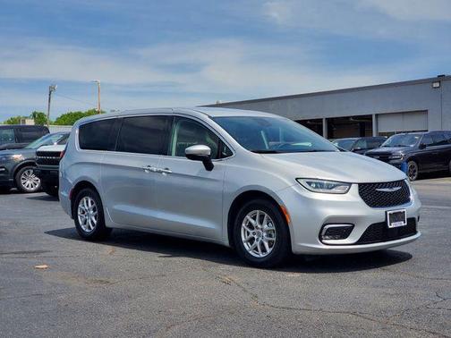 Silver Mist Clearcoat 2023 Chrysler Pacifica Touring-L