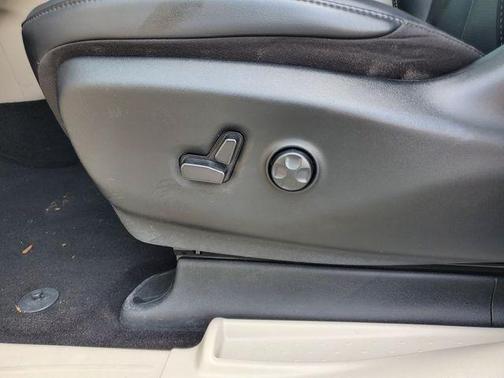 Silver Mist Clearcoat 2023 Chrysler Pacifica Touring-L