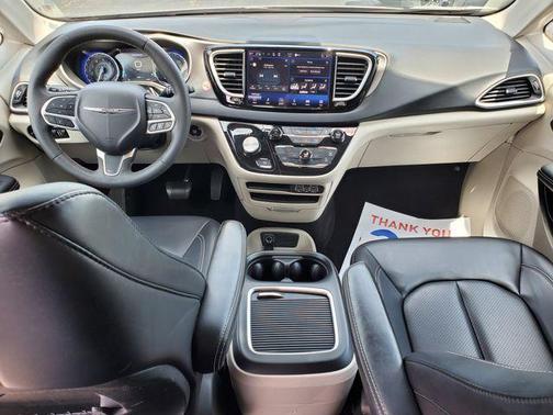 Silver Mist Clearcoat 2023 Chrysler Pacifica Touring-L