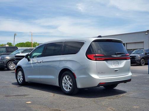 Silver Mist Clearcoat 2023 Chrysler Pacifica Touring-L