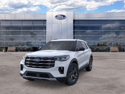 Space White Metallic 2026 Ford Explorer Active