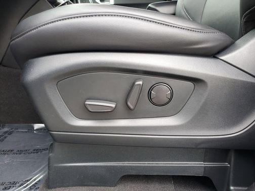 White Metallic 2024 Ford Explorer XLT