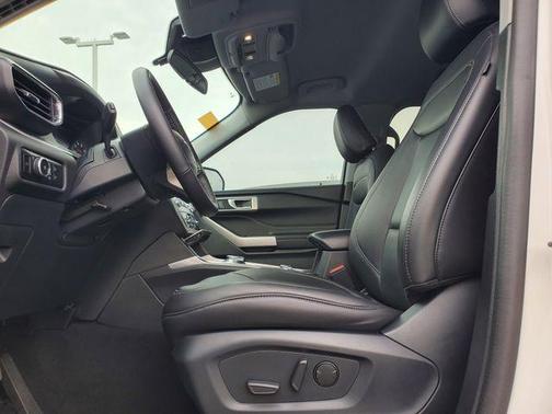 White Metallic 2024 Ford Explorer XLT