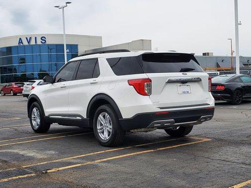 White Metallic 2024 Ford Explorer XLT