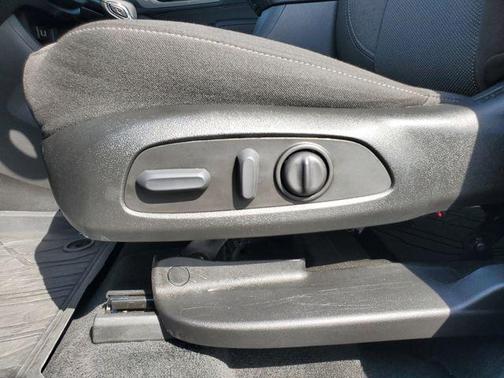 Summit White 2023 Chevrolet Traverse LT Cloth