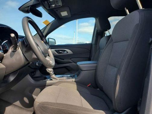 Summit White 2023 Chevrolet Traverse LT Cloth