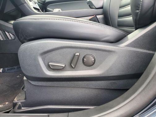 Blue Metallic 2024 Ford Edge SEL