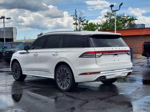 White Metallic 2023 Lincoln Aviator Black Label AWD