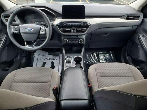 White Metallic 2022 Ford Escape SE