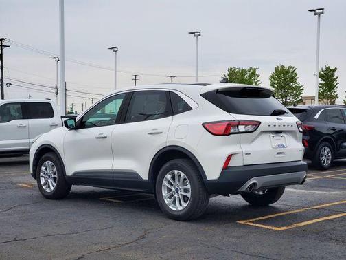 White Metallic 2022 Ford Escape SE