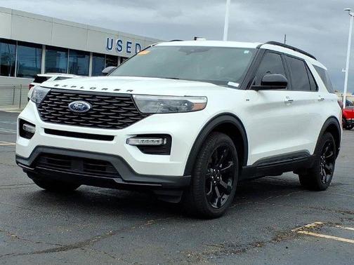 White Metallic 2023 Ford Explorer ST-Line