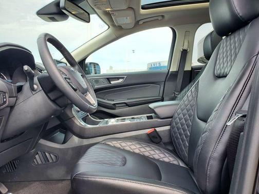 Agate Black Metallic 2024 Ford Edge Titanium