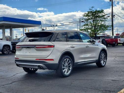 Pearl Metallic 2023 Lincoln Corsair Standard