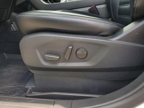 White Metallic 2024 Ford Edge SEL