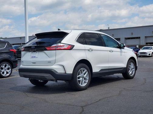 White Metallic 2024 Ford Edge SEL
