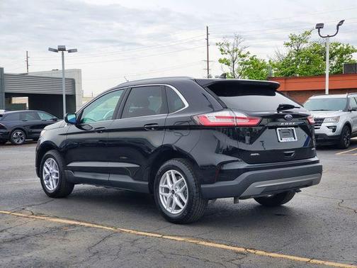 Black Metallic 2024 Ford Edge SEL