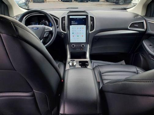 Black Metallic 2024 Ford Edge SEL