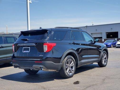 Black Metallic 2024 Ford Explorer XLT