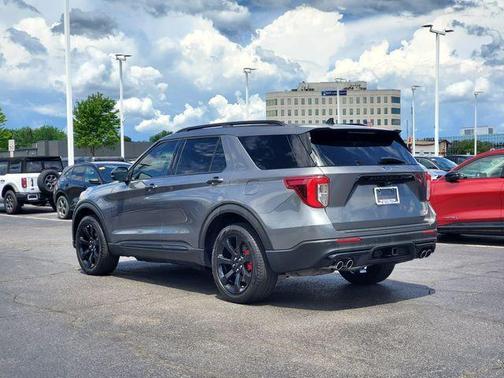 Gray Metallic 2023 Ford Explorer ST