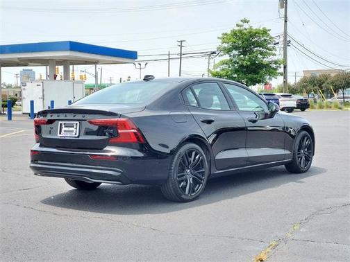 2024 Volvo S60 B5 Plus Black Edition