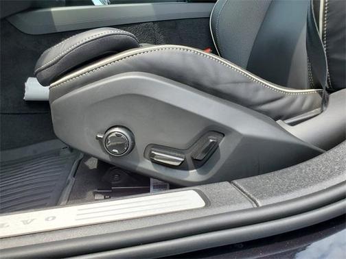 2024 Volvo S60 B5 Plus Black Edition