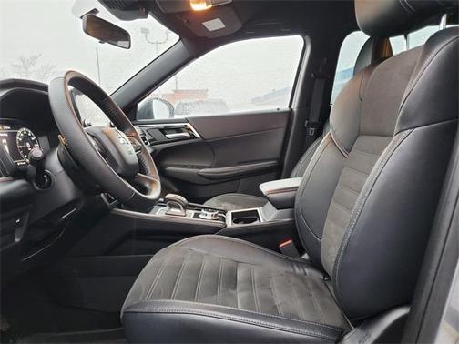 2023 Mitsubishi Outlander SE Black Edition