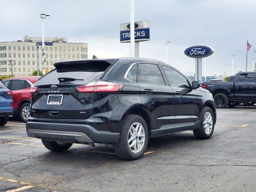 Black Metallic 2022 Ford Edge SEL
